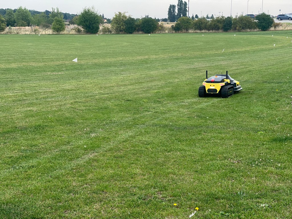 Žlutý tank co seká za vás